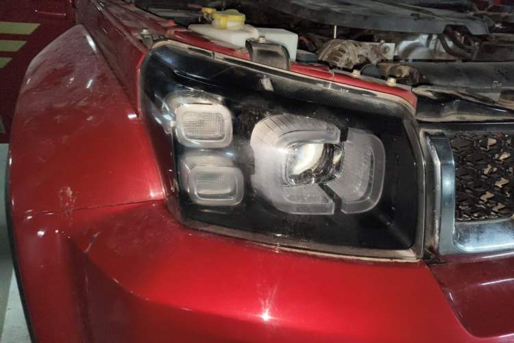 Used BAIC Off-Road BJ40 2019 PLUS 2.3T Automatic Four-Wheel Drive Premium Edition China VI Right Front Headlight