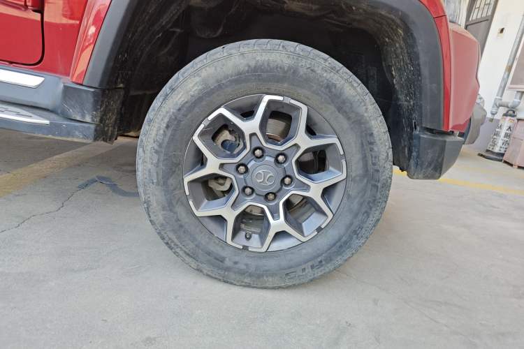 Used BAIC Off-Road BJ40 2019 PLUS 2.3T Automatic Four-Wheel Drive Premium Edition China VI Right Front Wheel Hub