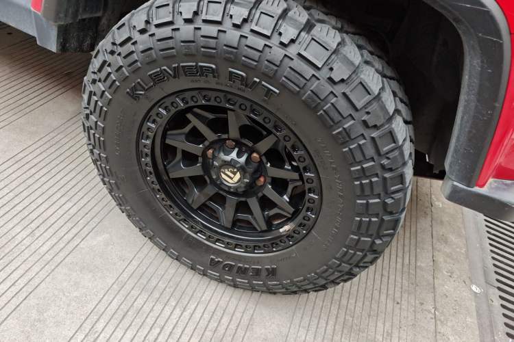 Used BAIC Off-Road BJ40 2019 PLUS 2.3T Manual Four-Wheel Drive Prestige Edition China VI Emission Standard Right Front Wheel Hub
