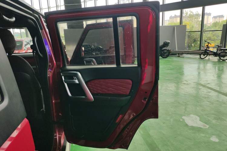 Used BAIC Off-Road BJ40 2019 PLUS 2.3T Manual Four-Wheel Drive Prestige Edition China VI Emission Standard Right Rear Door Interior
