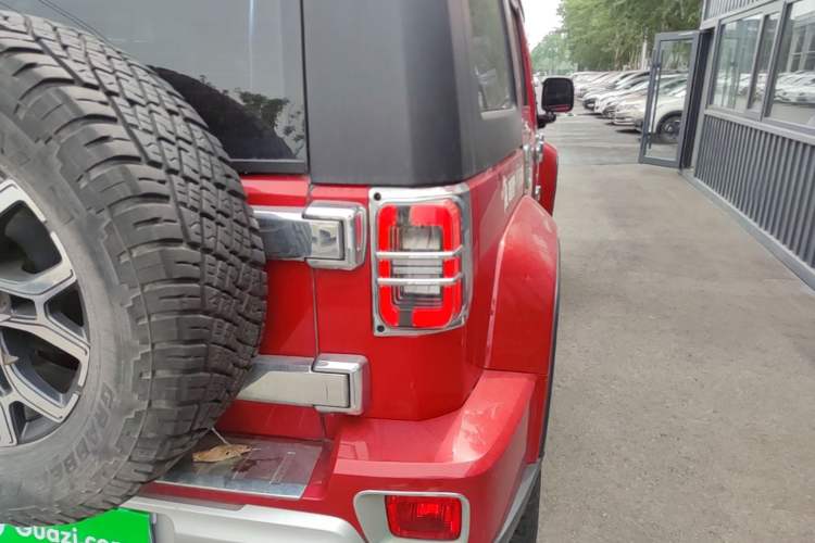 Used BAIC Off-Road BJ40 2019 2.3T Automatic Four-Wheel Drive Urban Hunter Edition Premium Model China VI Emission Standard Right Rear Taillight