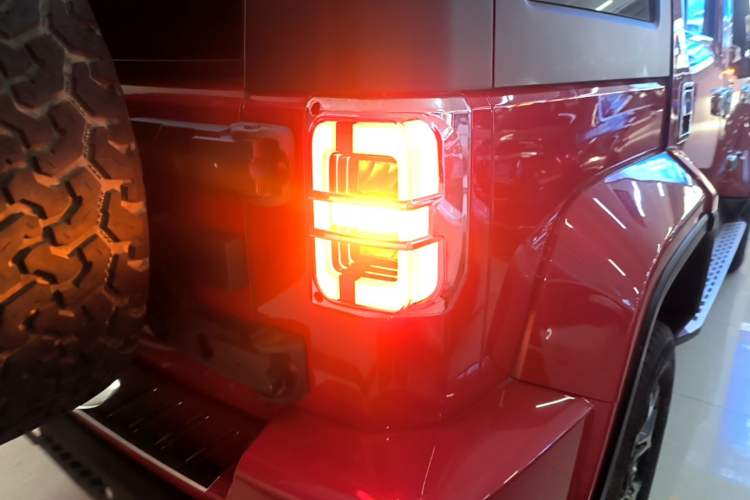 Used BAIC Off-Road BJ40 2019 PLUS 2.3T Automatic Four-Wheel Drive Flagship Edition China VI Emission Standard Right Rear Taillight