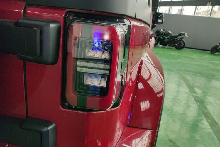 Used BAIC Off-Road BJ40 2019 PLUS 2.3T Manual Four-Wheel Drive Prestige Edition China VI Emission Standard Right Rear Taillight