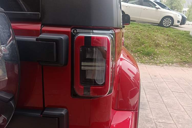 Used BAIC Off-Road BJ40 2019 PLUS 2.3T Automatic Four-Wheel Drive Premium Edition China VI Right Rear Taillight