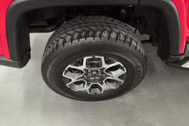 Used BAIC Off-Road BJ40 2019 PLUS 2.3T Automatic Four-Wheel Drive Flagship Edition China VI Emission Standard Right Rear Wheel Hub