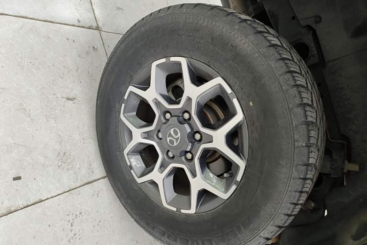 Used BAIC Off-Road BJ40 2019 PLUS 2.3T Automatic Four-Wheel Drive Premium Edition China VI Right Rear Wheel Hub