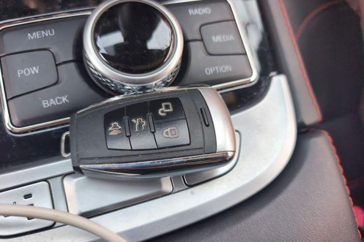 Used BAIC Off-Road BJ40 2019 2.3T Automatic Four-Wheel Drive Urban Hunter Edition Flagship Model China VI Emission Standard Vehicle Key