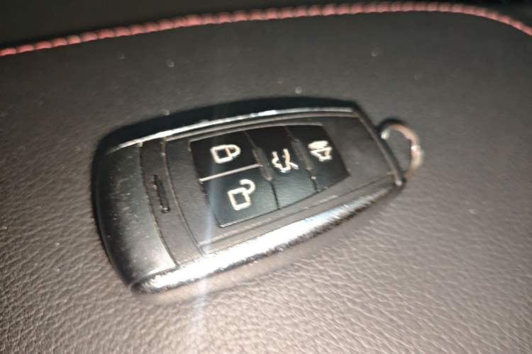 Used BAIC Off-Road BJ40 2019 2.0T Automatic Four-Wheel Drive Urban Hunter Edition Premium Model China V Emission Standard Vehicle Key