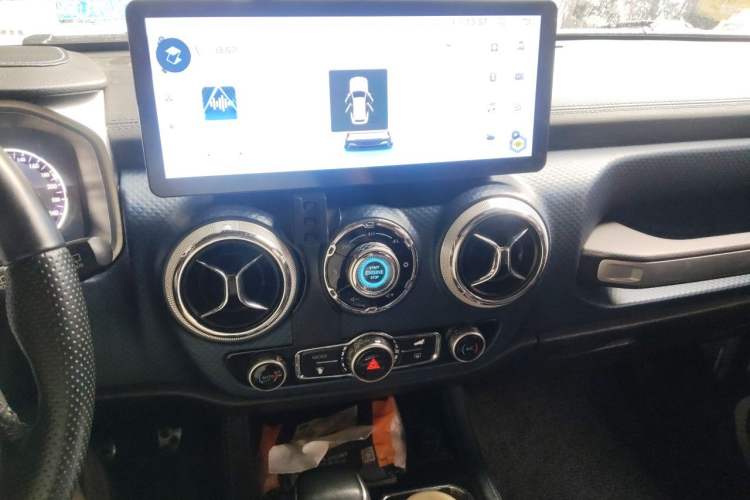 Used BAIC Off-Road BJ40 2019 Updated Version 2.0T Automatic All-Wheel Drive Urban Hunter Edition Premium China V Emission Standard Audio And AC Panel