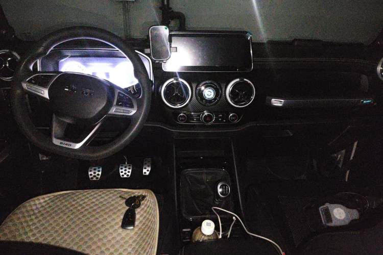 Used BAIC Off-Road BJ40 2019 PLUS 2.3T Manual Four-Wheel Drive Prestige Edition China VI Emission Standard Center Console