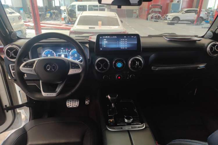 Used BAIC Off-Road BJ40 2019 PLUS 2.3T Automatic Four-Wheel Drive Premium Edition China VI Center Console