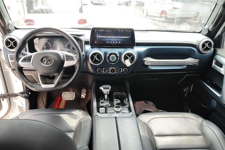 Used BAIC Off-Road BJ40 2019 2.3T Automatic Four-Wheel Drive Urban Hunter Edition Premium Model China VI Emission Standard Center Console