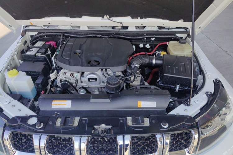 Used BAIC Off-Road BJ40 2019 PLUS 2.3T Automatic Four-Wheel Drive Flagship Edition China VI Emission Standard Engine Bay