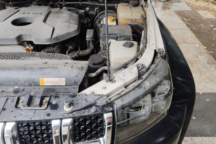 Used BAIC Off-Road BJ40 2019 Updated Version 2.0T Automatic All-Wheel Drive Urban Hunter Edition Premium China V Emission Standard Engine Bay Left