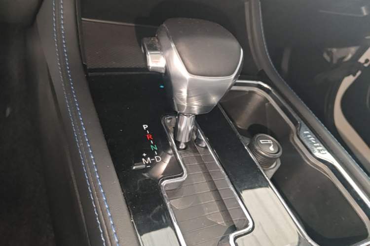 Used BAIC Off-Road BJ40 2019 PLUS 2.3T Automatic Four-Wheel Drive Flagship Edition China VI Emission Standard Gear Lever