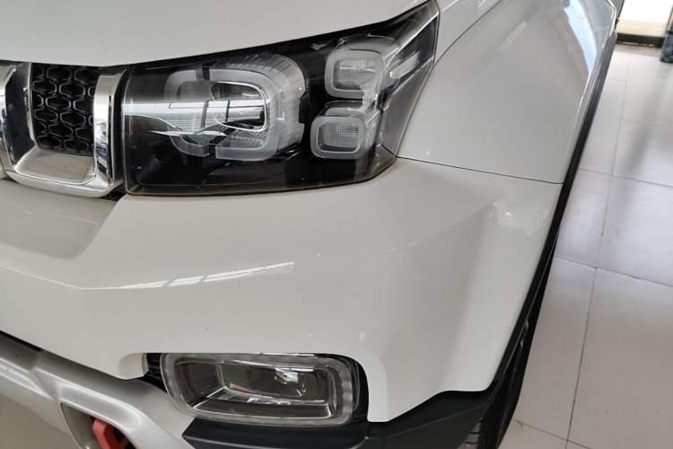 Used BAIC Off-Road BJ40 2019 2.3T Automatic Four-Wheel Drive Urban Hunter Edition Premium Model China VI Emission Standard Left Front Headlight
