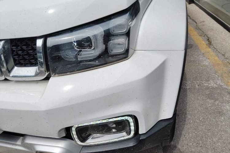 Used BAIC Off-Road BJ40 2019 2.3T Automatic Four-Wheel Drive Urban Hunter Edition Premium Model China VI Emission Standard Left Front Headlight