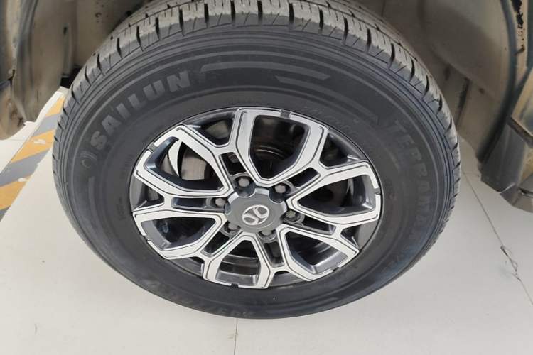 Used BAIC Off-Road BJ40 2019 2.3T Automatic Four-Wheel Drive Urban Hunter Edition Premium Model China VI Emission Standard Left Front Wheel Hub