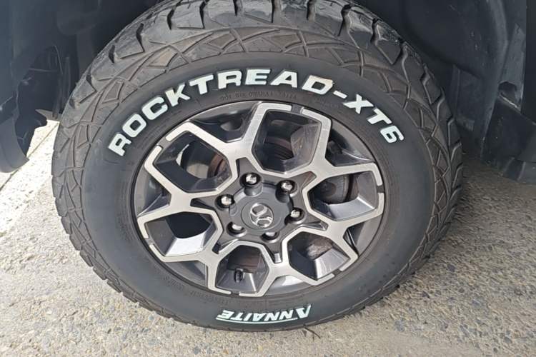 Used BAIC Off-Road BJ40 2019 PLUS 2.3T Automatic Four-Wheel Drive Flagship Edition China VI Emission Standard Left Front Wheel Hub