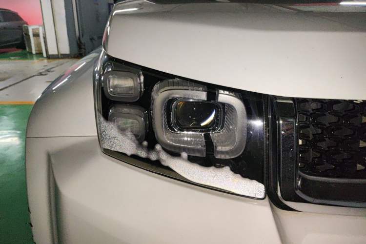 Used BAIC Off-Road BJ40 2019 PLUS 2.3T Manual Four-Wheel Drive Prestige Edition China VI Emission Standard Right Front Headlight