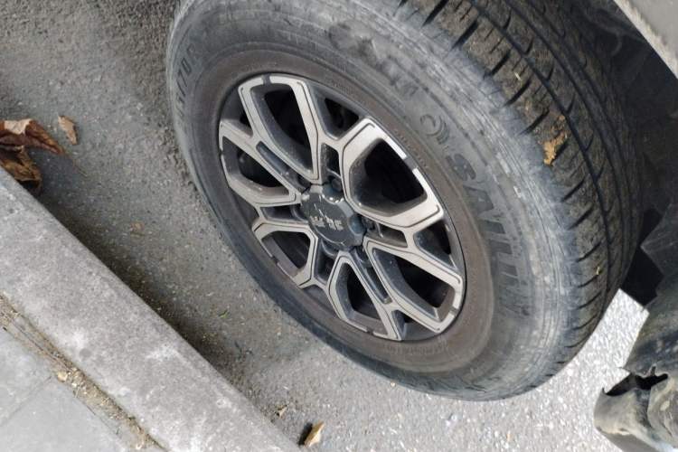 Used BAIC Off-Road BJ40 2019 2.3T Automatic Four-Wheel Drive Urban Hunter Edition Premium Model China VI Emission Standard Right Front Wheel Hub