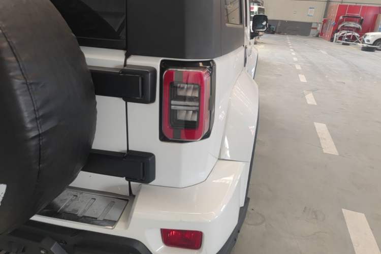 Used BAIC Off-Road BJ40 2019 PLUS 2.3T Automatic Four-Wheel Drive Premium Edition China VI Right Rear Taillight