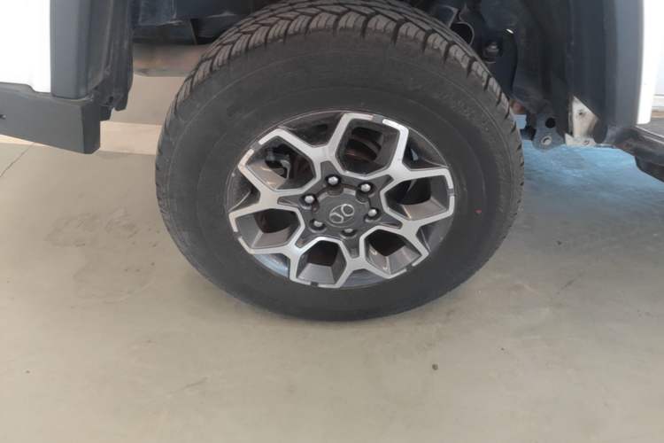 Used BAIC Off-Road BJ40 2019 PLUS 2.3T Automatic Four-Wheel Drive Premium Edition China VI Right Rear Wheel Hub