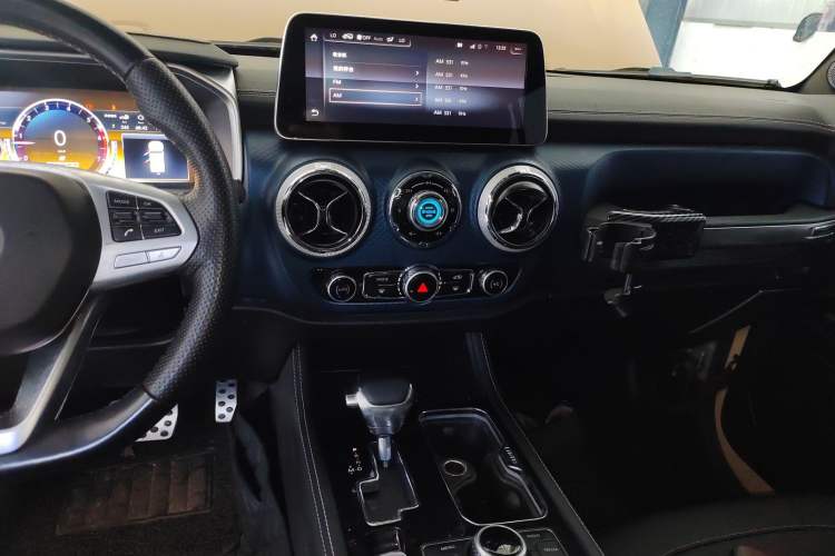 Used BAIC Off-Road BJ40 2019 2.3T Automatic Four-Wheel Drive Ring the Tower Champion Edition China VI Audio And AC Panel