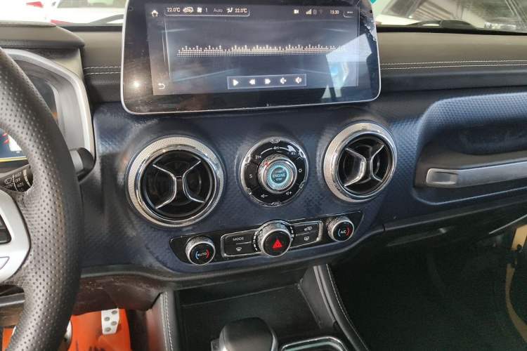 Used BAIC Off-Road BJ40 2019 2.3T Automatic Four-Wheel Drive Ring the Tower Champion Edition China VI Audio And AC Panel