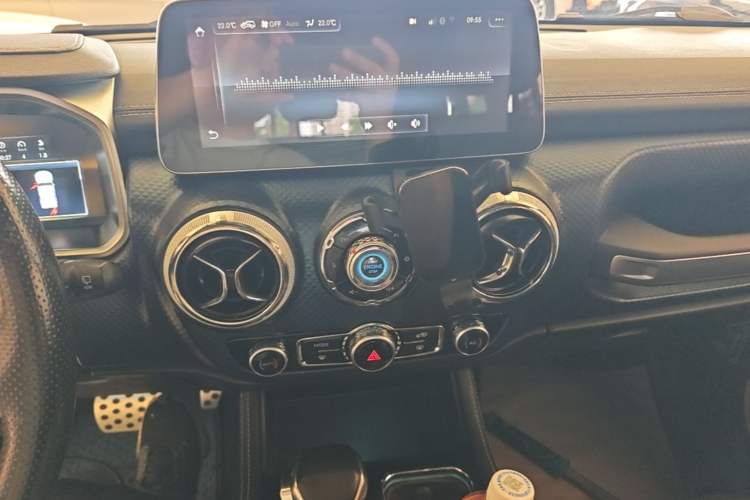 Used BAIC Off-Road BJ40 2019 2.3T Automatic Four-Wheel Drive Ring the Tower Champion Edition China VI Audio And AC Panel