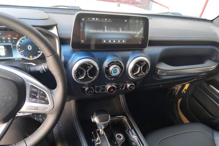 Used BAIC Off-Road BJ40 2019 2.3T Automatic Four-Wheel Drive Ring the Tower Champion Edition China VI Audio And AC Panel