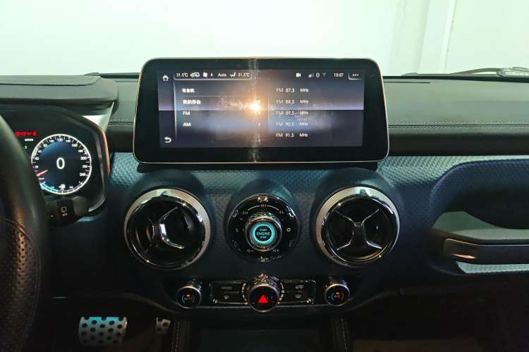 Used BAIC Off-Road BJ40 2019 2.3T Automatic Four-Wheel Drive Ring the Tower Champion Edition China VI Audio And AC Panel