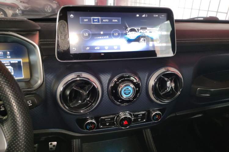 Used BAIC Off-Road BJ40 2019 2.3T Automatic Four-Wheel Drive Ring the Tower Champion Edition China VI Audio And AC Panel