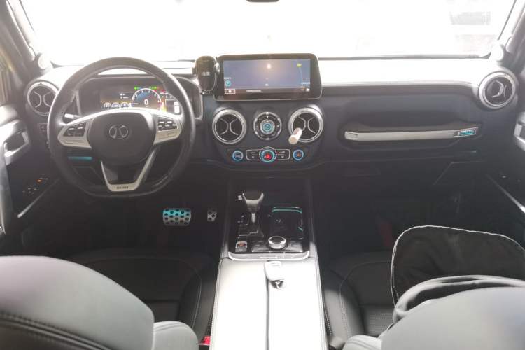 Used BAIC Off-Road BJ40 2019 2.3T Automatic Four-Wheel Drive Ring the Tower Champion Edition China VI Center Console