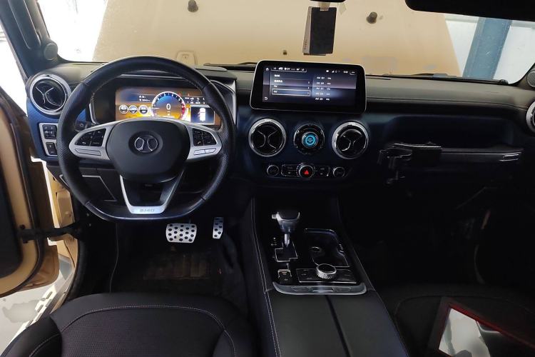 Used BAIC Off-Road BJ40 2019 2.3T Automatic Four-Wheel Drive Ring the Tower Champion Edition China VI Center Console