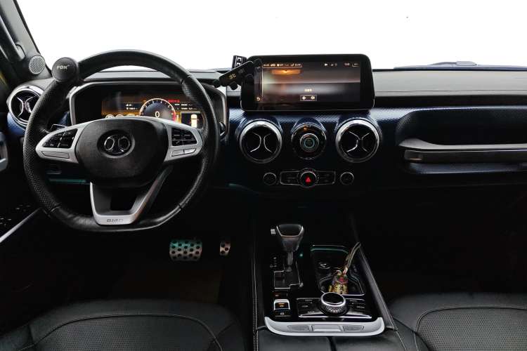 Used BAIC Off-Road BJ40 2019 2.3T Automatic Four-Wheel Drive Ring the Tower Champion Edition China VI Center Console
