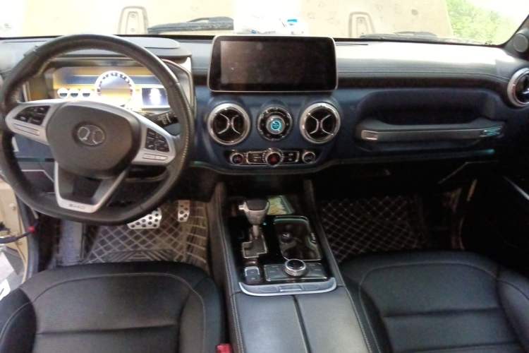 Used BAIC Off-Road BJ40 2019 2.3T Automatic Four-Wheel Drive Ring the Tower Champion Edition China VI Center Console