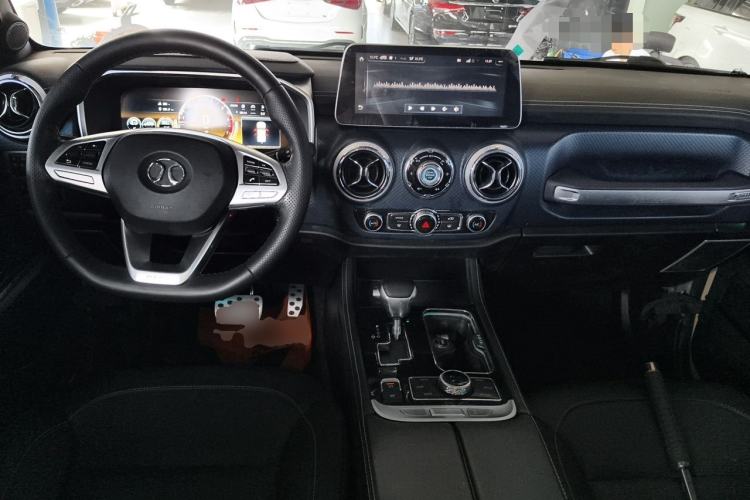 Used BAIC Off-Road BJ40 2019 2.3T Automatic Four-Wheel Drive Ring the Tower Champion Edition China VI Center Console