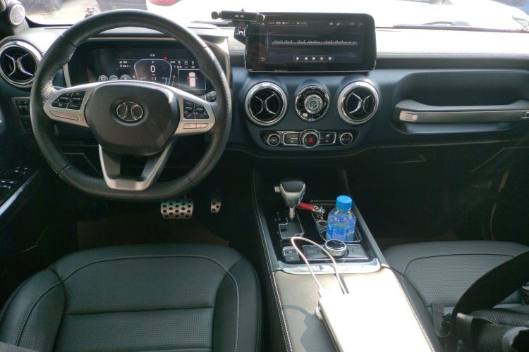 Used BAIC Off-Road BJ40 2019 2.3T Automatic Four-Wheel Drive Ring the Tower Champion Edition China VI Center Console