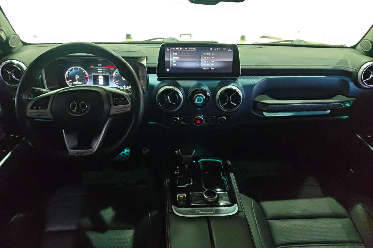 Used BAIC Off-Road BJ40 2019 2.3T Automatic Four-Wheel Drive Ring the Tower Champion Edition China VI Center Console