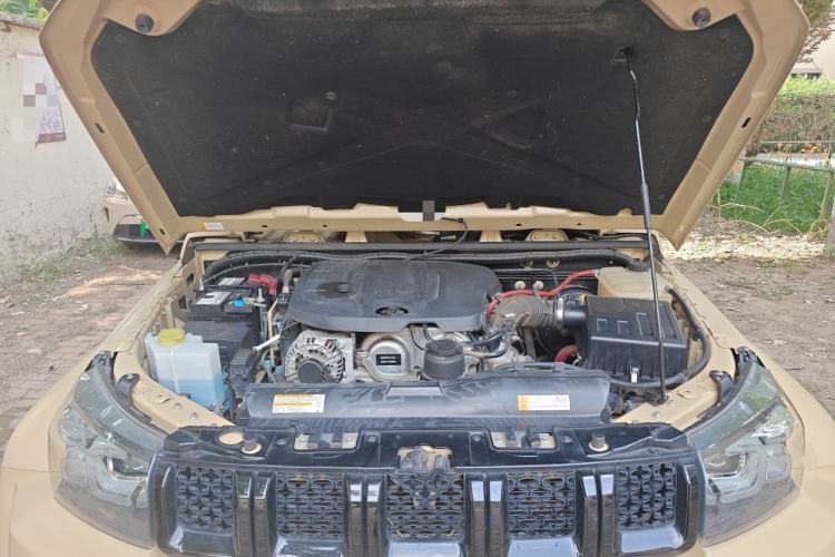 Used BAIC Off-Road BJ40 2019 2.3T Automatic Four-Wheel Drive Ring the Tower Champion Edition China VI Engine Bay