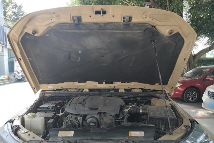 Used BAIC Off-Road BJ40 2019 2.3T Automatic Four-Wheel Drive Ring the Tower Champion Edition China VI Engine Bay