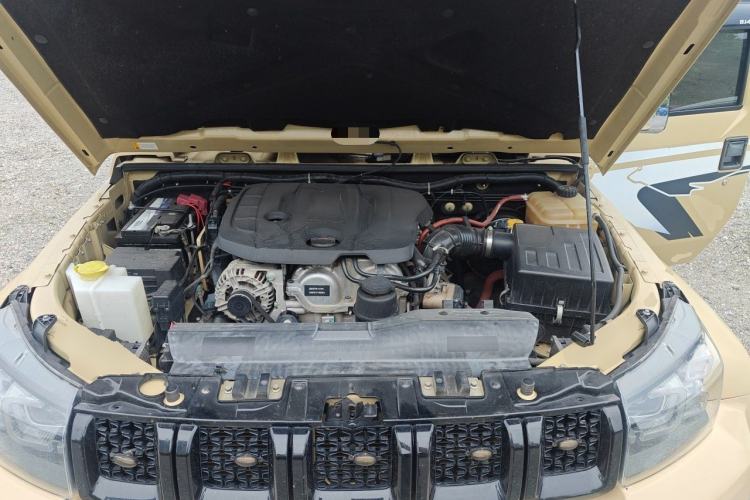 Used BAIC Off-Road BJ40 2019 2.3T Automatic Four-Wheel Drive Ring the Tower Champion Edition China VI Engine Bay