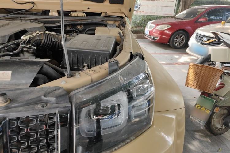 Used BAIC Off-Road BJ40 2019 2.3T Automatic Four-Wheel Drive Ring the Tower Champion Edition China VI Engine Bay Left