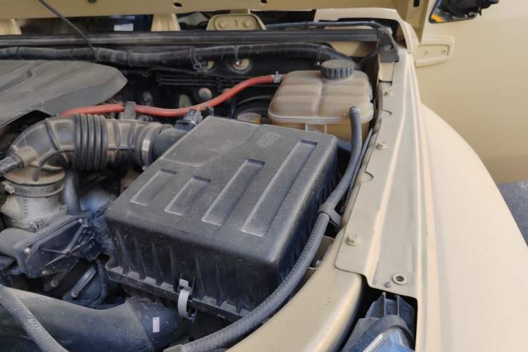 Used BAIC Off-Road BJ40 2019 2.3T Automatic Four-Wheel Drive Ring the Tower Champion Edition China VI Engine Bay Left