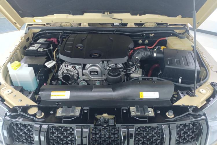 Used BAIC Off-Road BJ40 2019 2.3T Automatic Four-Wheel Drive Ring the Tower Champion Edition China VI Engine Bay