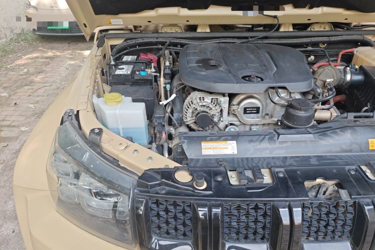 Used BAIC Off-Road BJ40 2019 2.3T Automatic Four-Wheel Drive Ring the Tower Champion Edition China VI Engine Bay Right