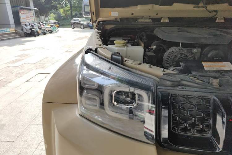 Used BAIC Off-Road BJ40 2019 2.3T Automatic Four-Wheel Drive Ring the Tower Champion Edition China VI Engine Bay Right