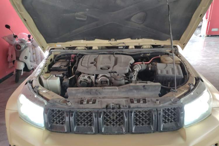 Used BAIC Off-Road BJ40 2019 2.3T Automatic Four-Wheel Drive Ring the Tower Champion Edition China VI Engine Bay