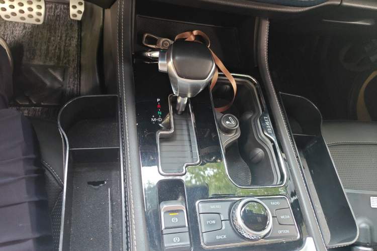 Used BAIC Off-Road BJ40 2019 2.3T Automatic Four-Wheel Drive Ring the Tower Champion Edition China VI Gear Lever